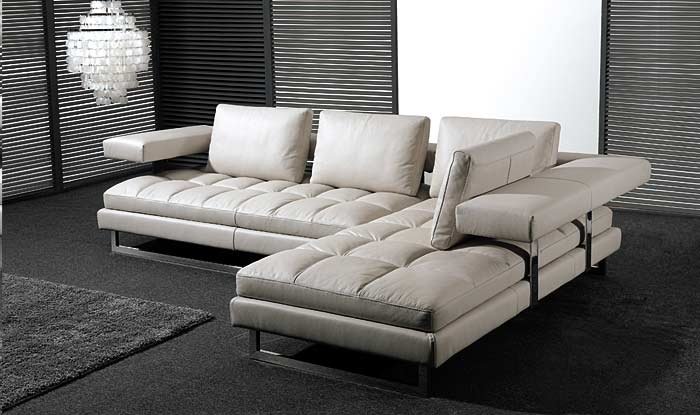 Italian-leather-sofa Ideas for the Living Room Space to Offer a More Organized Look