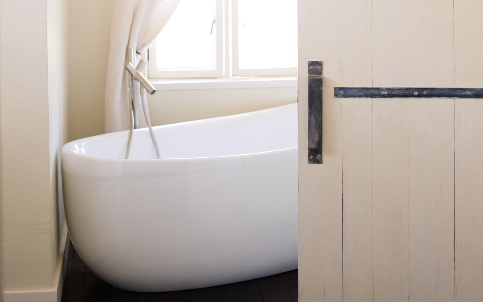 Bathroom-Bathtub-Closeup Bathroom Bathtub Closeup