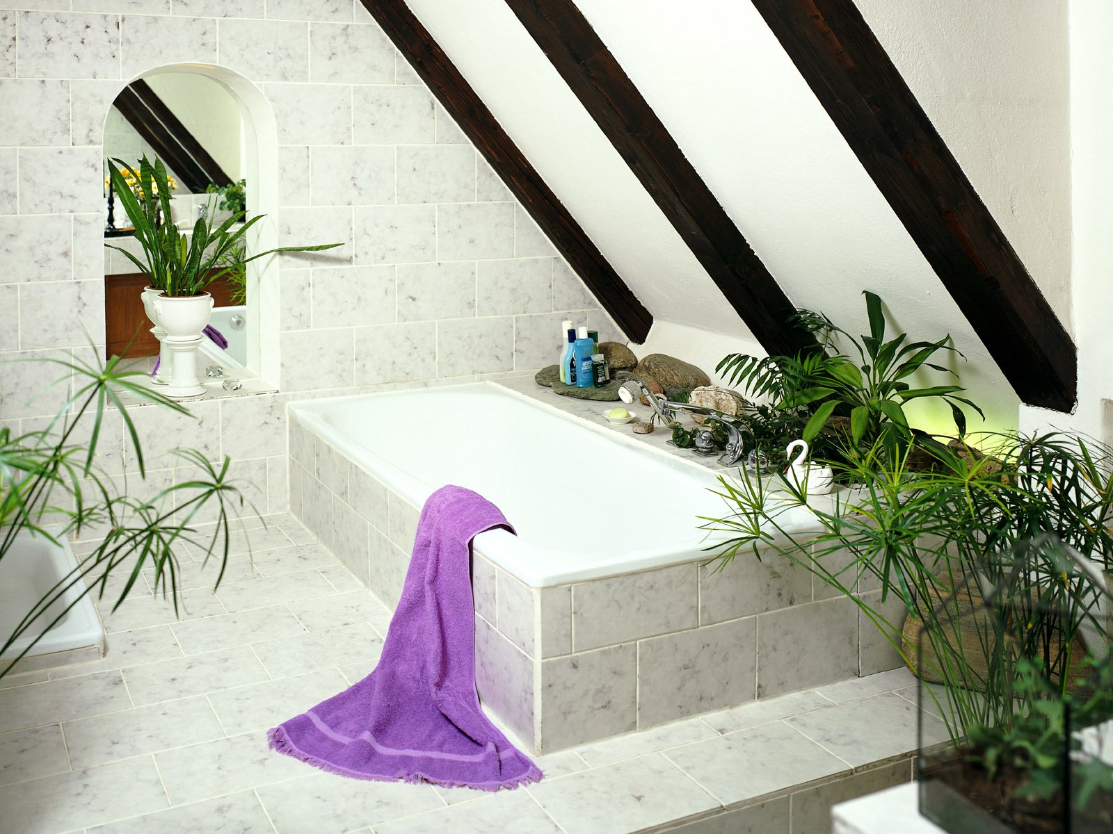 white-marble-bathroom white marble bathroom