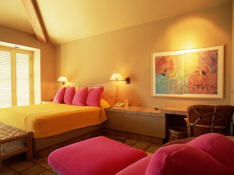 warm bedroom decoration