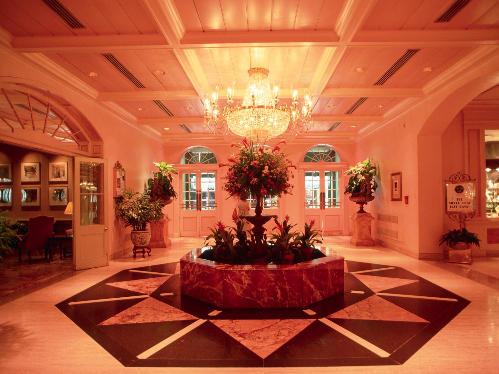 Hotel-Chandelier-Decor Hotel Lobby Chandelier Decor