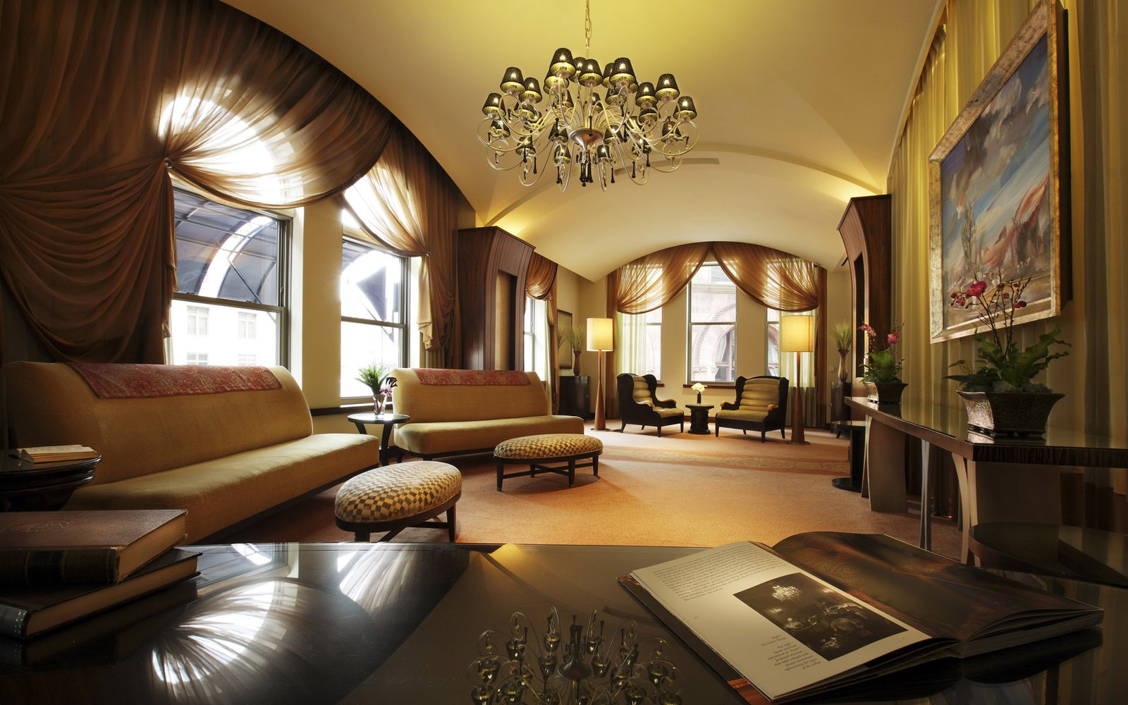 Spacious-Luxury-Living-Room Spacious Luxury Living Room