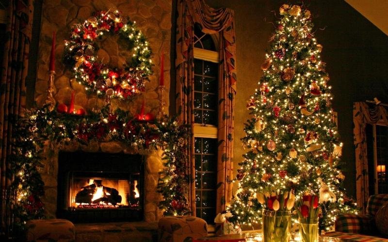 Christmas-Tree-and-Fireplace-Decoration-idea Essential Christmas decorations