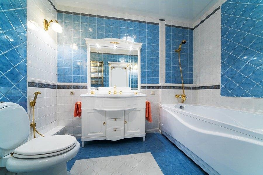 blue-white-bathroom 10 Best Bathroom Color schemes