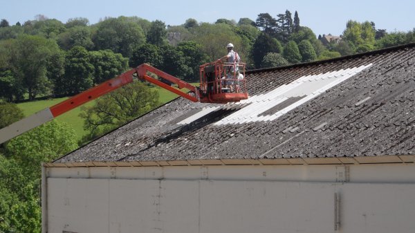 asbestos-roof-fixing Some Tips on Removing Cement Bonded Asbestos Roofs Safely