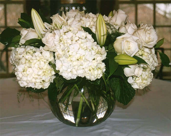 glass-bowl-flower-arrangement Fresh Flower Arrangement Ideas