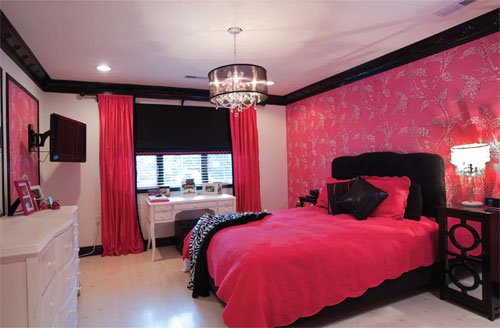 Pink-and-black-Girls-bedroom Pink Bedroom Themes for Girls
