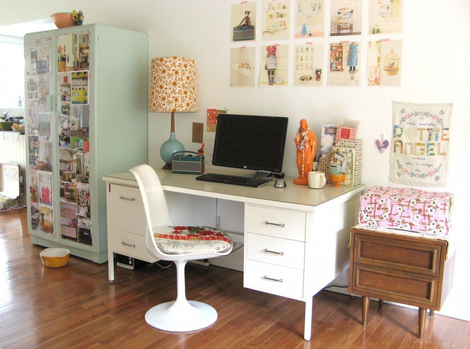 casual-studio-office-corner Casual studio office corner