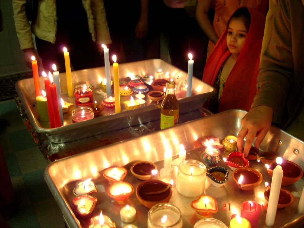 diwali-candles-gurdwara Scintillating Diwali Decoration Ideas