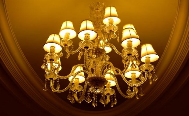 Layered-Chandeliers How to select right chandelier for your home?