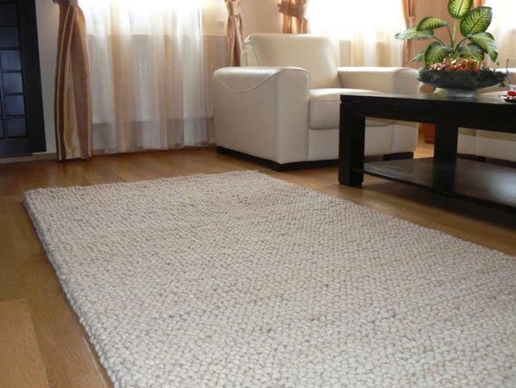 beautiful-design-of-living-room-carpet-of-durable-woven-types How to choose right carpet for your room?