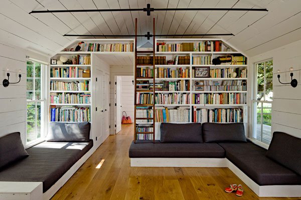 Delightful-home-library-unit-comes-with-a-spot-to-perch-at-the-top How to create a relaxing library area in home?