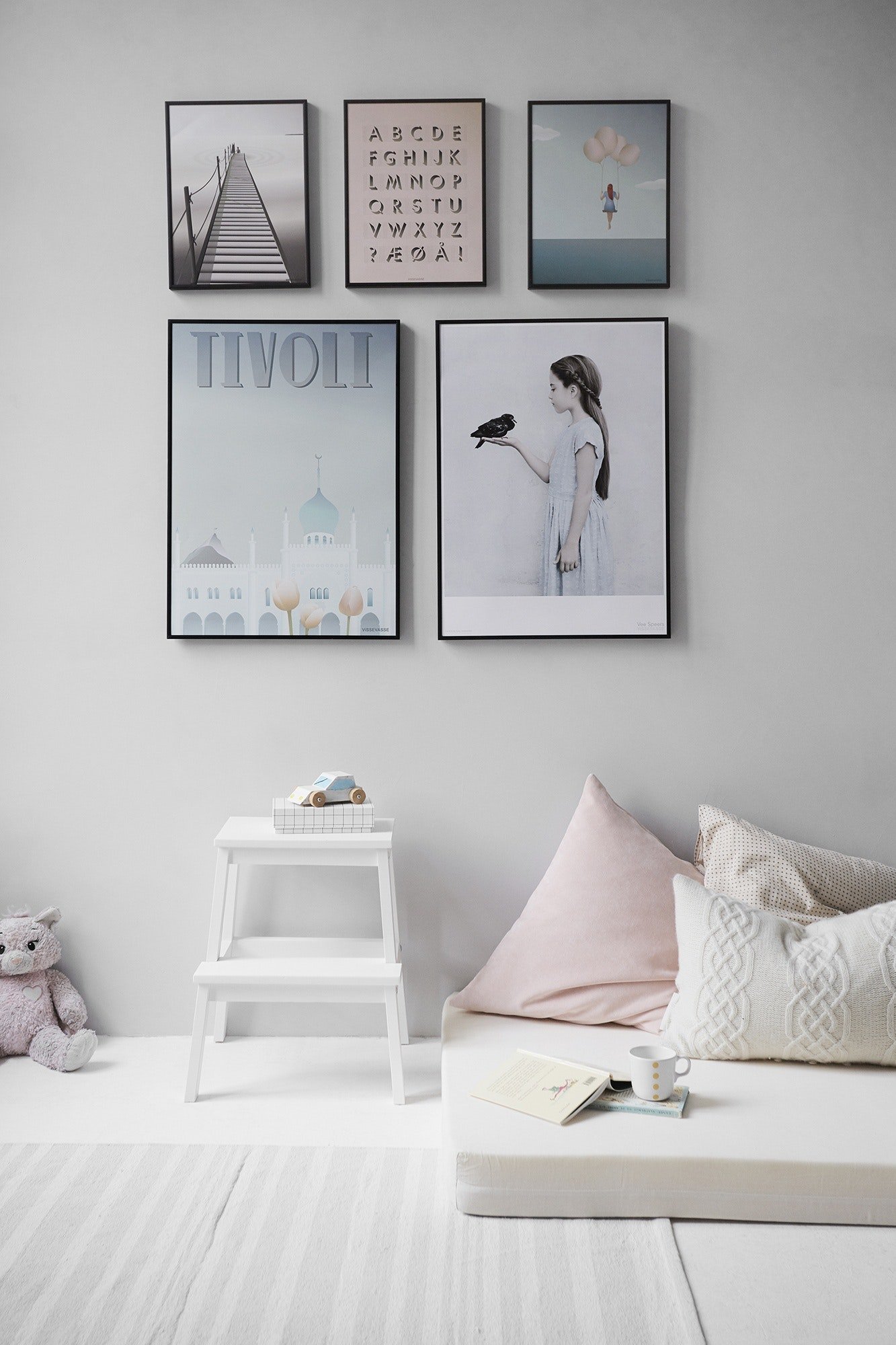 10 Impressive Wall Decorating Ideas For Your Home apartment-bed-bedroom-chair-462235 apartment-bed-bedroom-chair-462235 10 Impressive Wall Decorating Ideas For Your Home